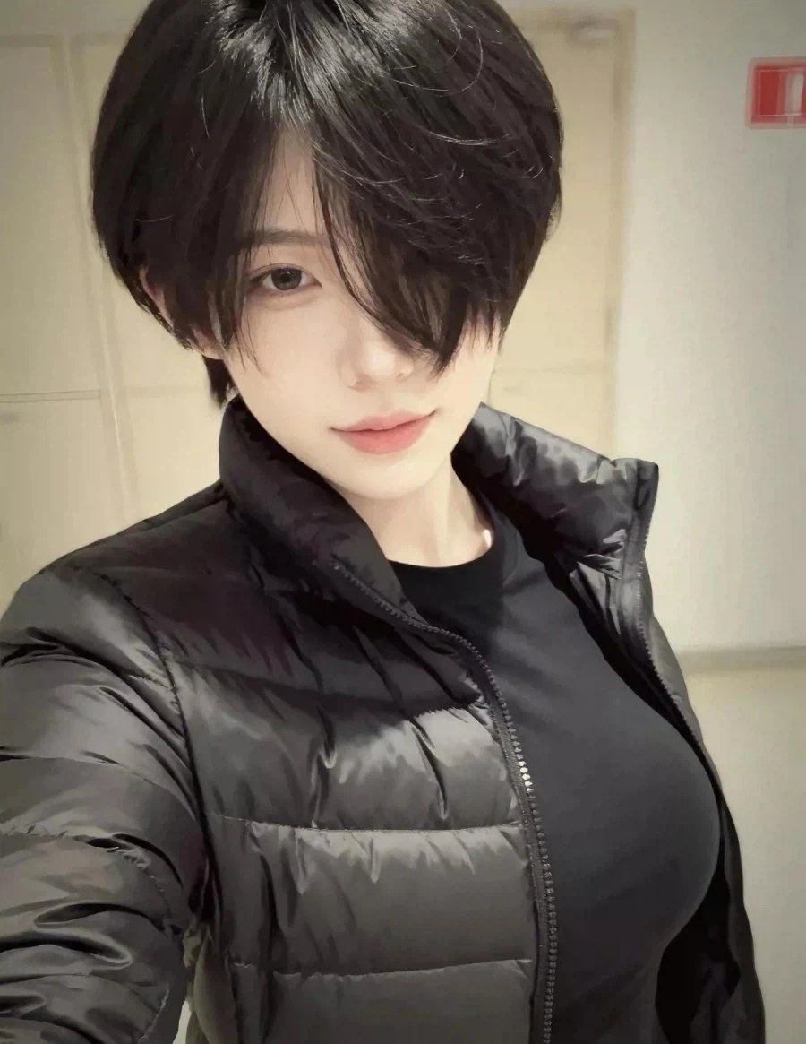 숏컷이 잘 어울리는 눈나.jpg_1.webp