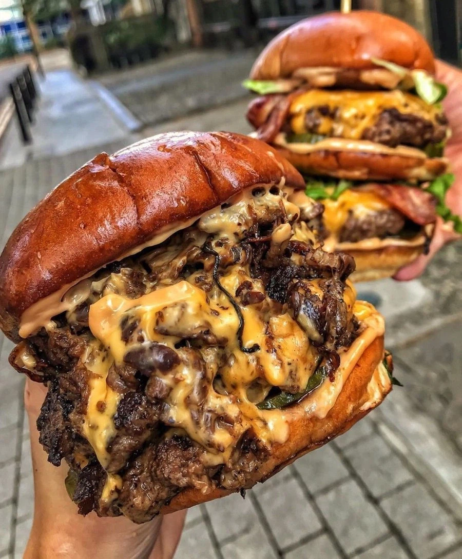 먹을 엄두가 나지 않는 햄버거_17.webp