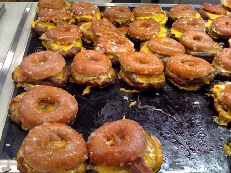 먹을 엄두가 나지 않는 햄버거_18.webp