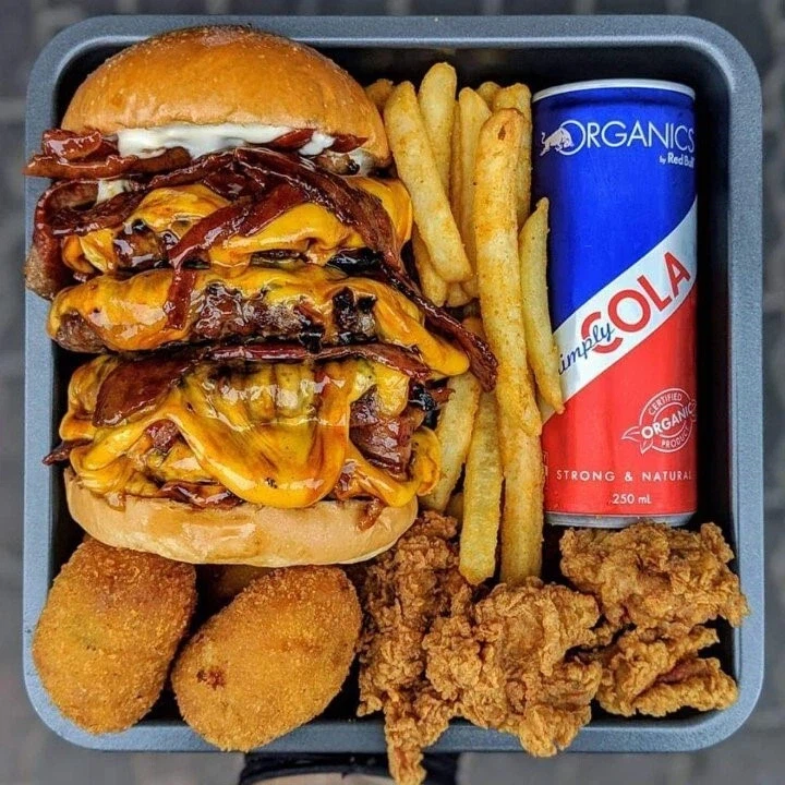 먹을 엄두가 나지 않는 햄버거_19.webp