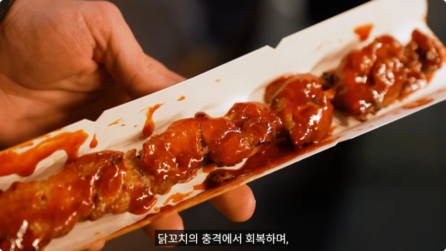 한국 매운 음식 먹어보는 외국인.jpg_42.webp