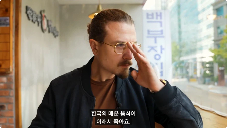 한국 매운 음식 먹어보는 외국인.jpg_77.webp