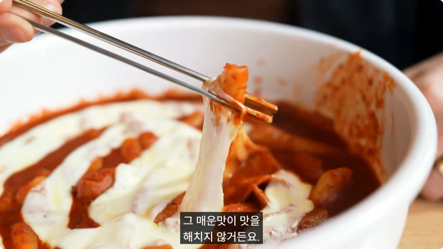 한국 매운 음식 먹어보는 외국인.jpg_78.webp