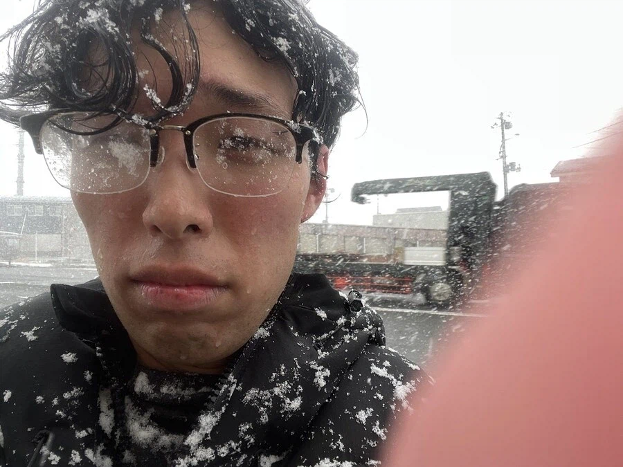 눈 오는 날 극과극 풍경.jpg_4.webp