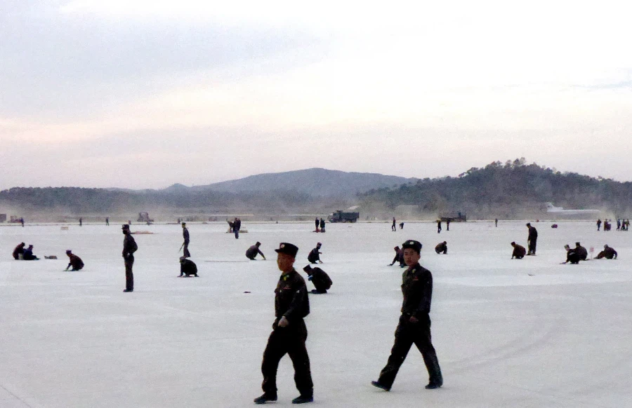 국경「國境」의 긴 터널을 빠져나오니 설국이었다..._1.webp