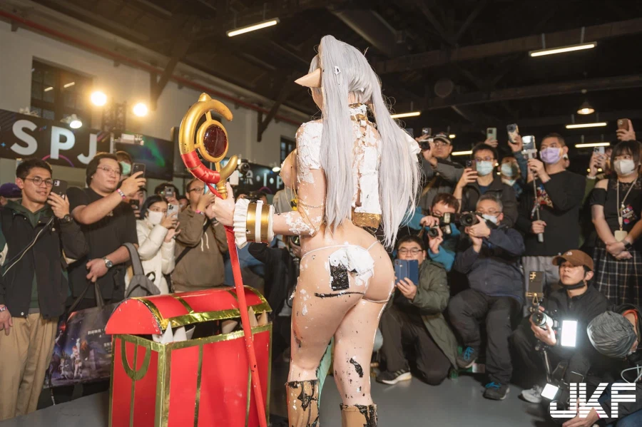 프리렌) 코스프레 짤 보는데 머임_1.webp