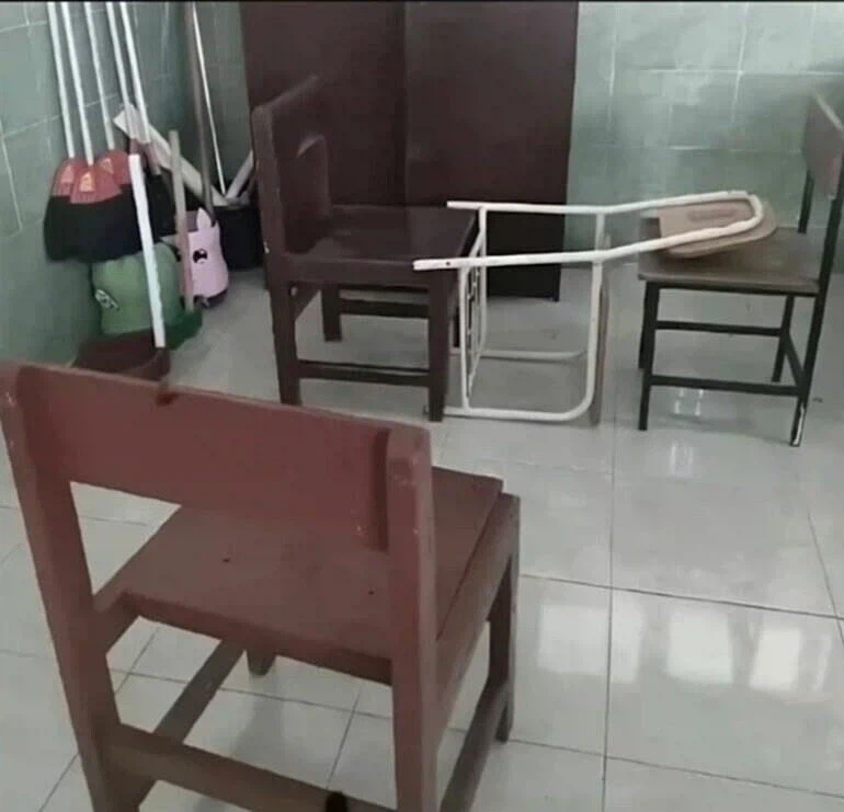 내게 항상 웃어주던 새하얀 백합 같던 그 아이_1.webp