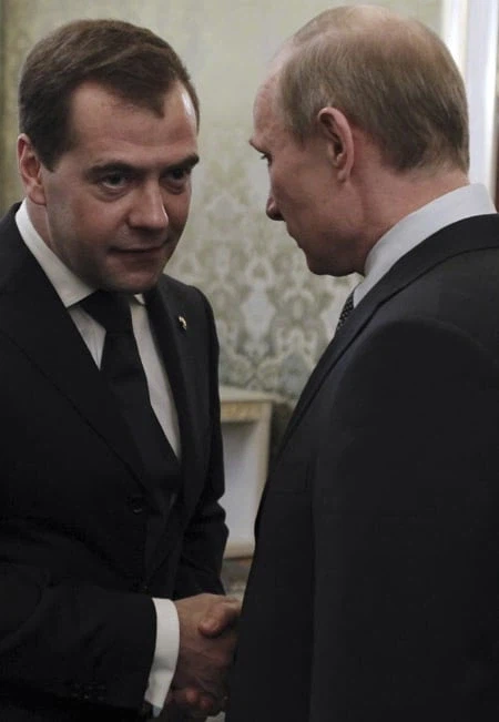 다음 러시아 대통령을 바라보는 푸틴_1.webp