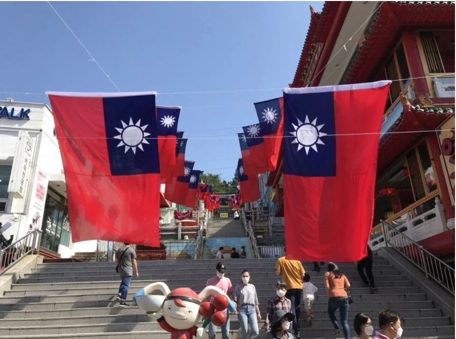 국경일마다 인천 차이나타운에서 보이는 진풍경.jpg_4.webp