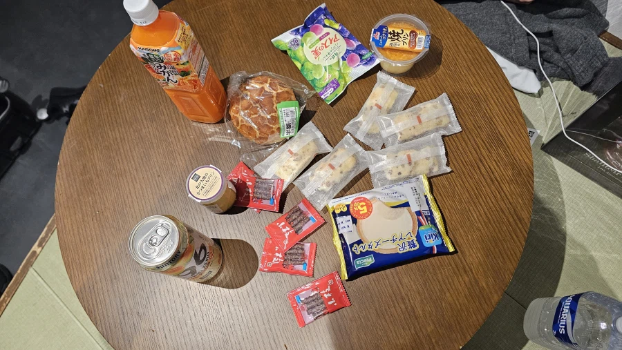 야식 사왔다_1.webp