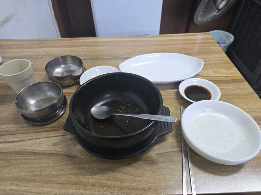 야간근무 끝나고 집근처 분식집에서 소박하게 먹음_3.webp