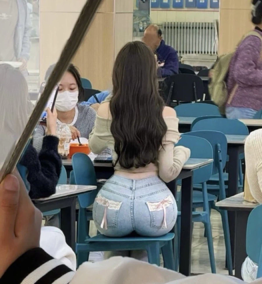 청바지가 한벌뿐인 누나.jpg_2.webp