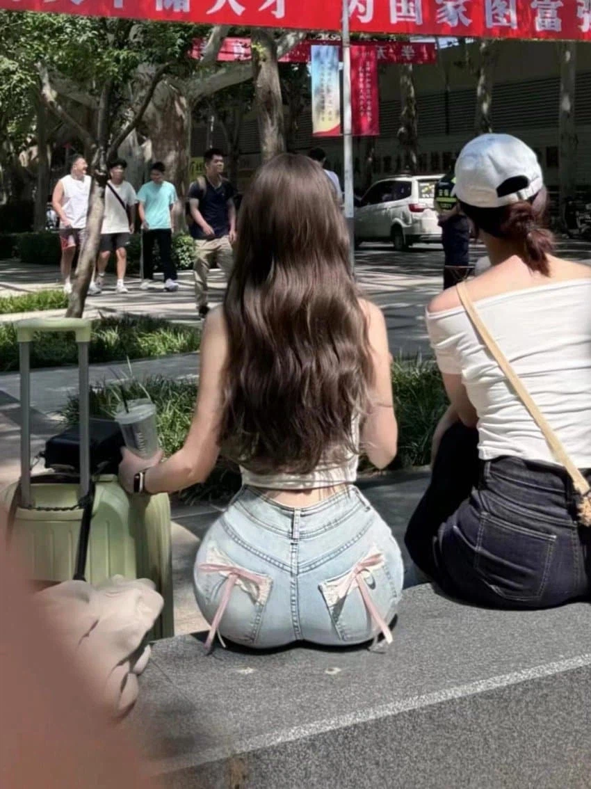 청바지가 한벌뿐인 누나.jpg_8.webp