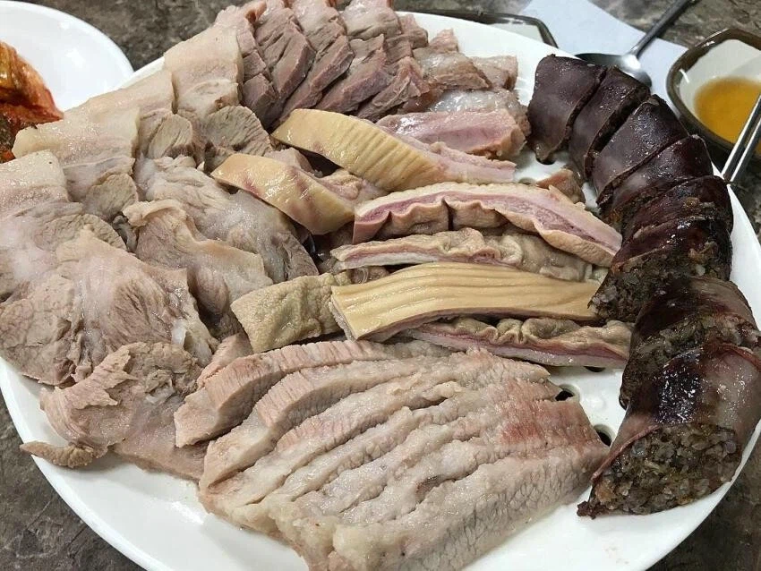 호불호 있다는 모듬수육 + 옵션_2.webp