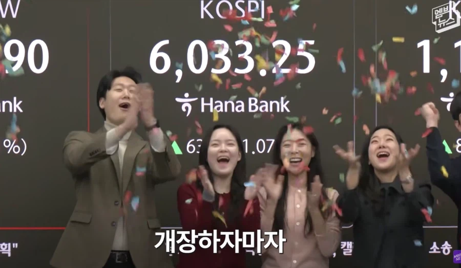 일하다가 계속 불려나가는 불쌍한 직원들_6.webp