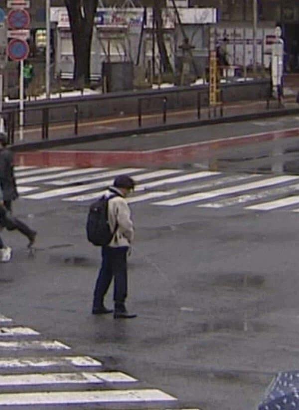 타인의 시선따윈 신경쓰지 않고 하고싶은 것에 몰두하는 일본 남성_2.webp