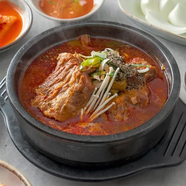 의외로 사람들이 잘 모르는 뼈 해장국과 감자탕의 차이점.JPG_1.webp