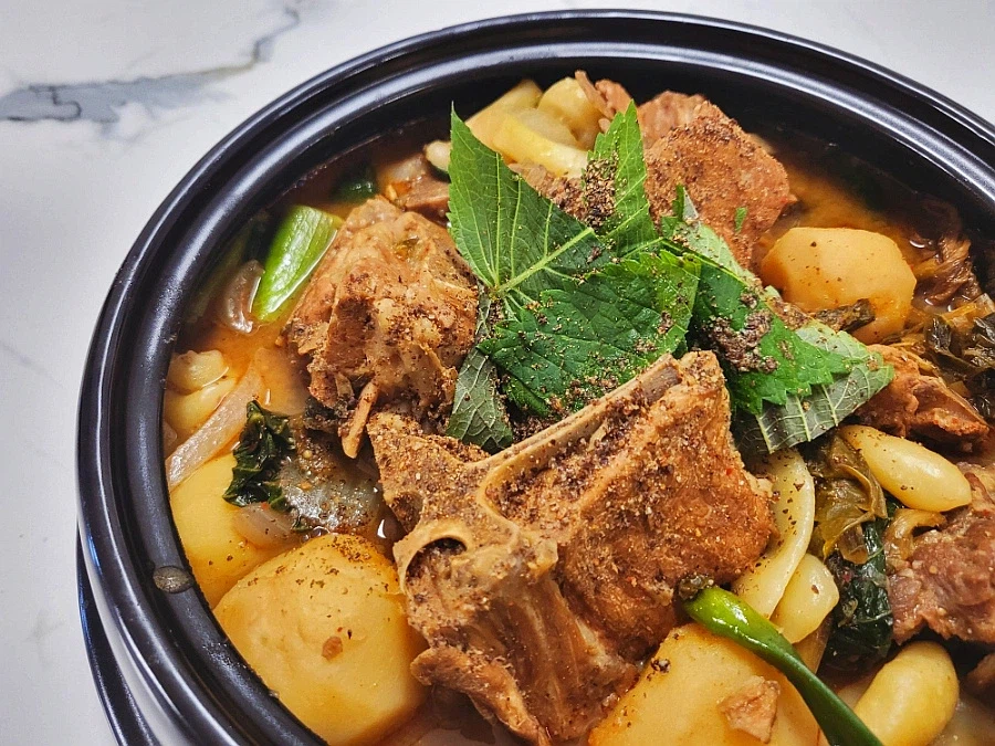 의외로 사람들이 잘 모르는 뼈 해장국과 감자탕의 차이점.JPG_2.webp