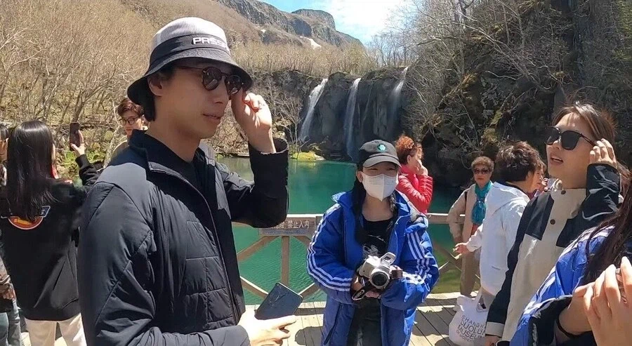 잘생긴 한국아재가 중국에서 받는 대우.jpg_4.webp