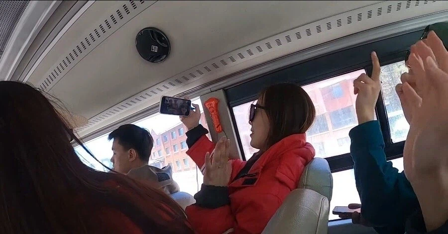 잘생긴 한국아재가 중국에서 받는 대우.jpg_10.webp