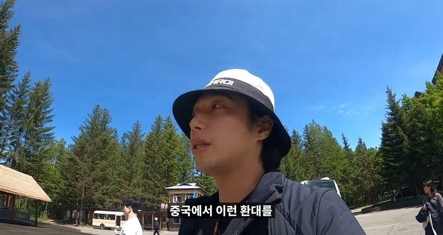 잘생긴 한국아재가 중국에서 받는 대우.jpg_11.webp