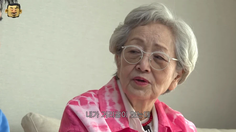 김영옥 할머니에게 거리감을 안느끼는 카더가든_4.webp