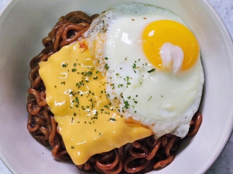 짜치게가 뭐야 짜치게가.. 에잉 ㅉㅉ_1.webp