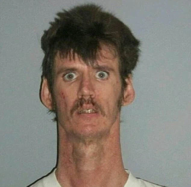 관상학이 의미가 없어지는 미국 범죄자 머그샷들_23.webp