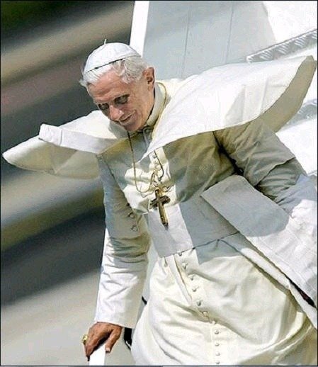 외모때문에 밈이 되었던 교황.jpg_12.jpg