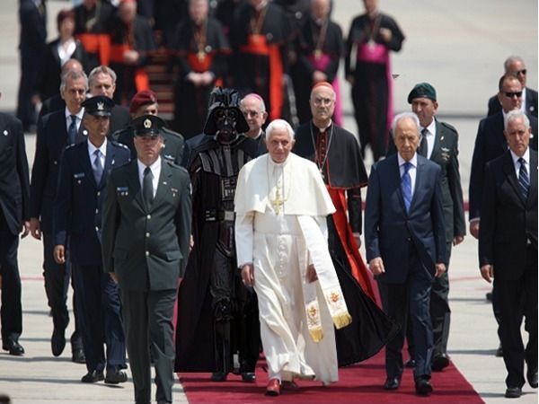 외모때문에 밈이 되었던 교황.jpg_14.jpg