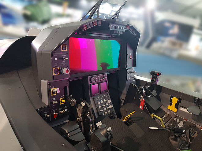 KF-21 콕핏 모습_1.jpg