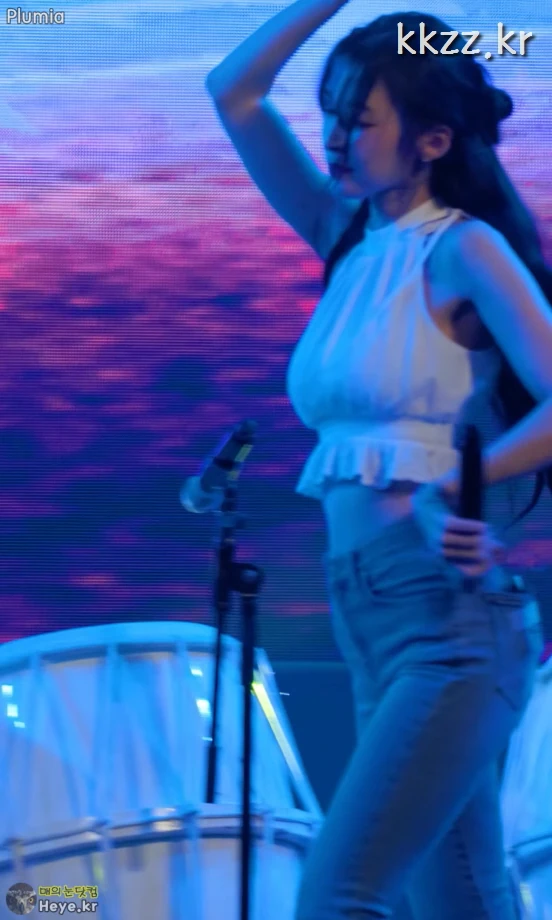 슬렌더 청바지 몸매 gif_1.webp