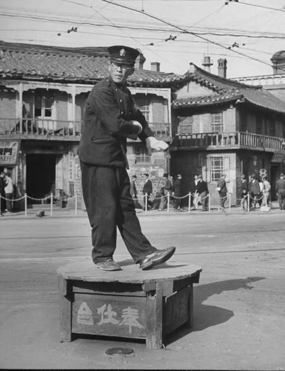 한국의 신호등이 인간이었던 시절_2.webp