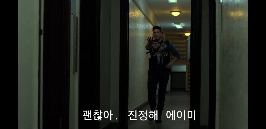MCU) 퍼니셔가 멘탈 나간 사람을 달래주는 방법_6.jpg