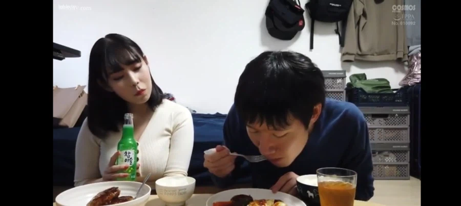 한국산 소주 마시는 자연산 M컵 Yoshine Yuria_4.webp