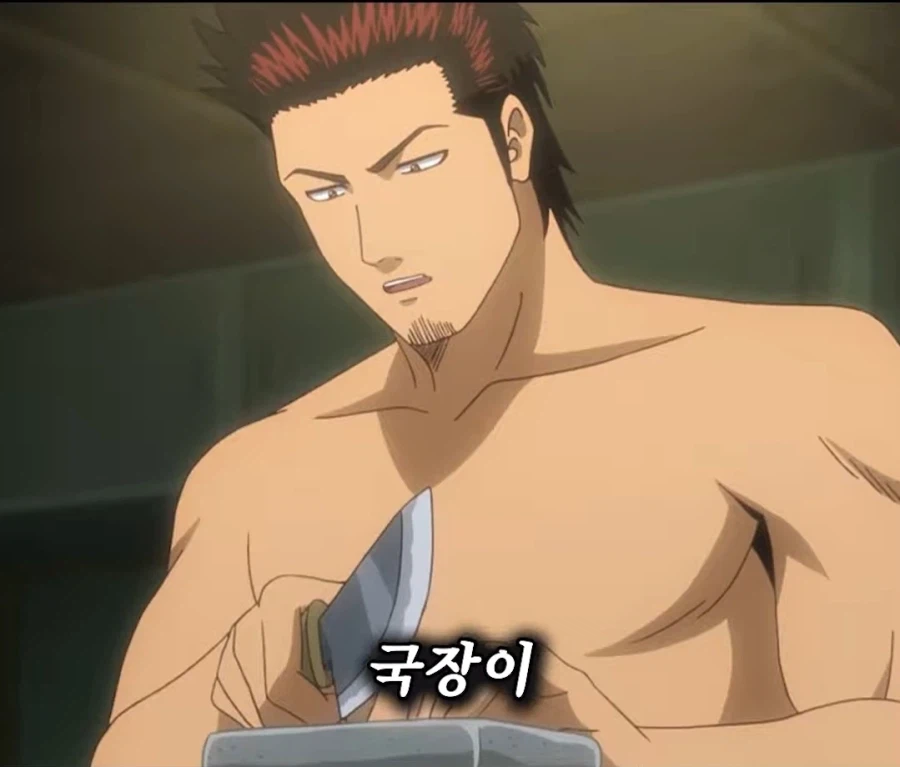 모두가 잠든 시간 대원들을 위해 요리 재료를 손질하는 지휘관.jpg_4.webp