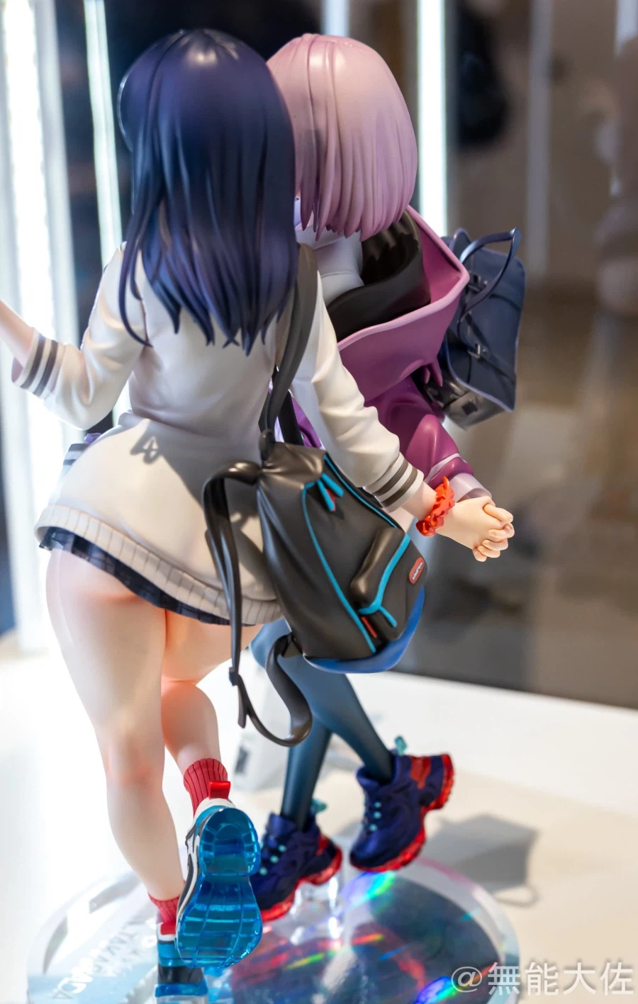 이런 피규어는 뒷거울도 필수죠_2.webp