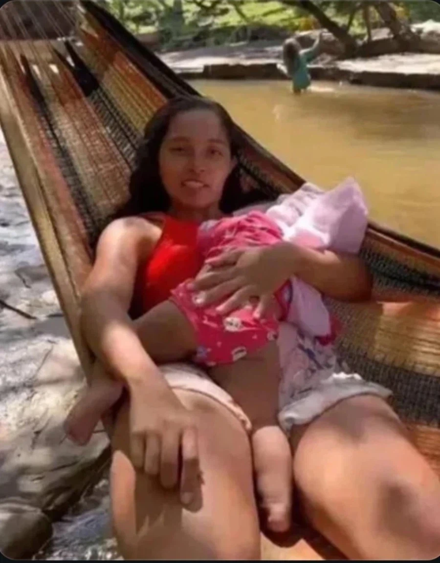 성인 남자보다 큰 자 지를 가져서 자랑하는 여자_1.webp