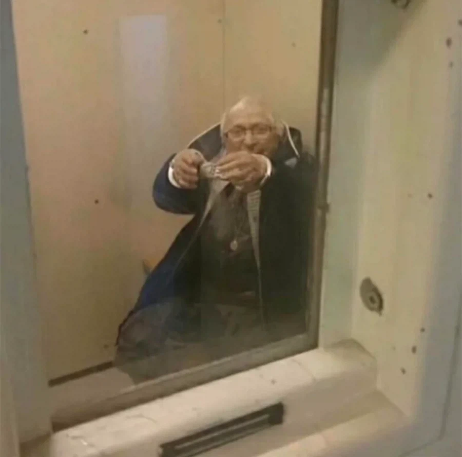 체포되어 보는게 소원이었던 할머니_2.webp