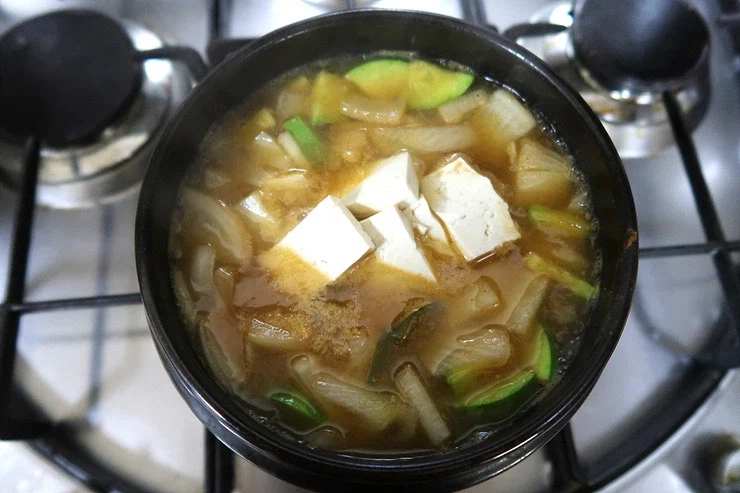 시골 된장으로 만든 된찌 먹고싶다..._1.webp