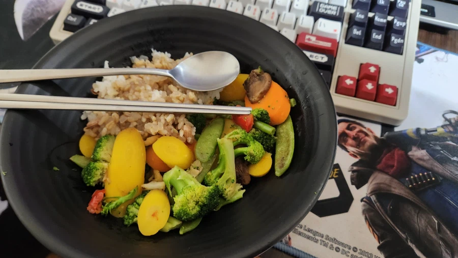 내 밥을 봐줘....._5.webp