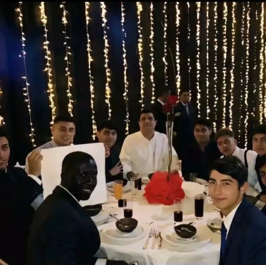 흑인 친구를 배려하는 백인 친구_1.webp