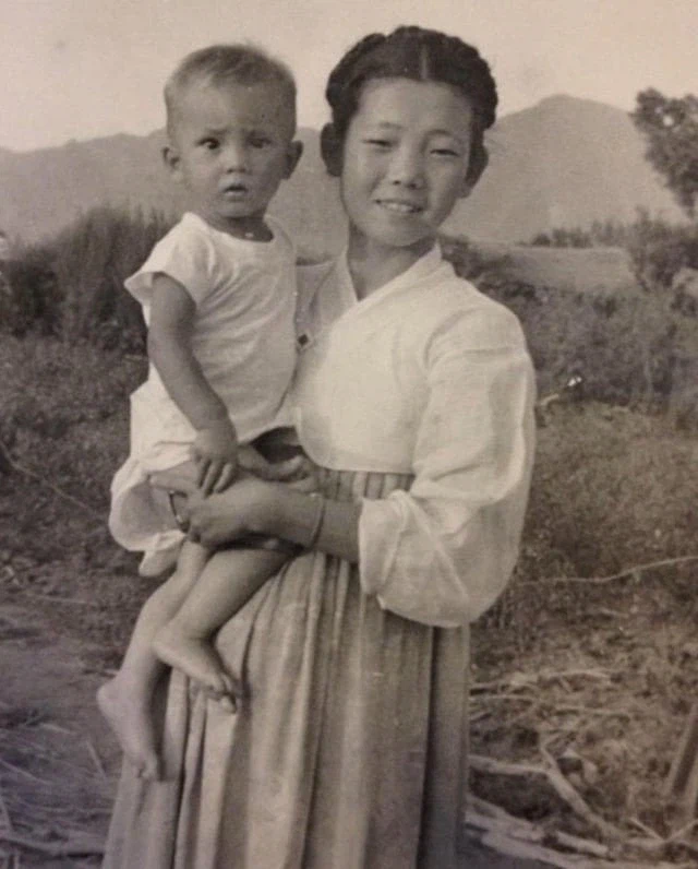 그냥 평범한 한미 커플 사진 jpg._3.webp