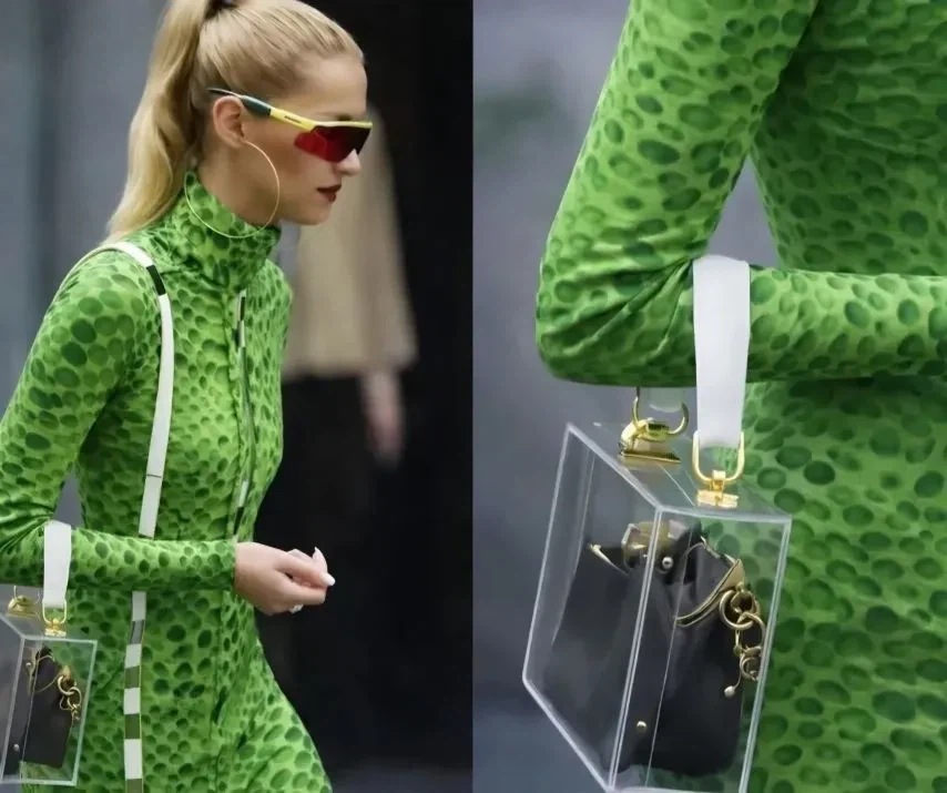 명품가방을 갖고 다니는 방법_1.webp