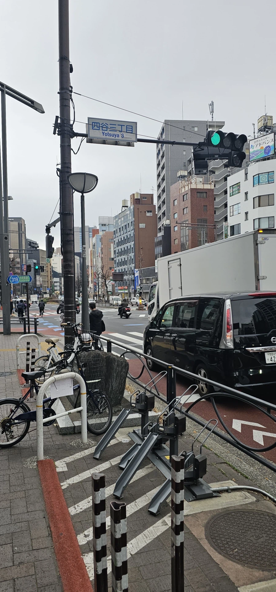 어째서.. 난 출근해 버린거지..._1.webp