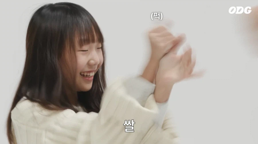 어린 아이들과 쌀,보리 게임하는 최홍만_8.webp