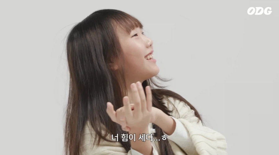 어린 아이들과 쌀,보리 게임하는 최홍만_11.webp