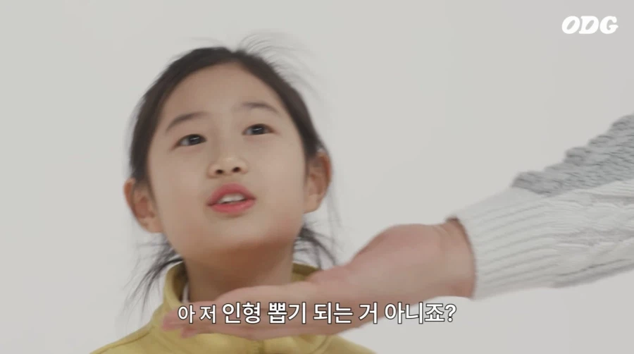 어린 아이들과 쌀,보리 게임하는 최홍만_14.webp