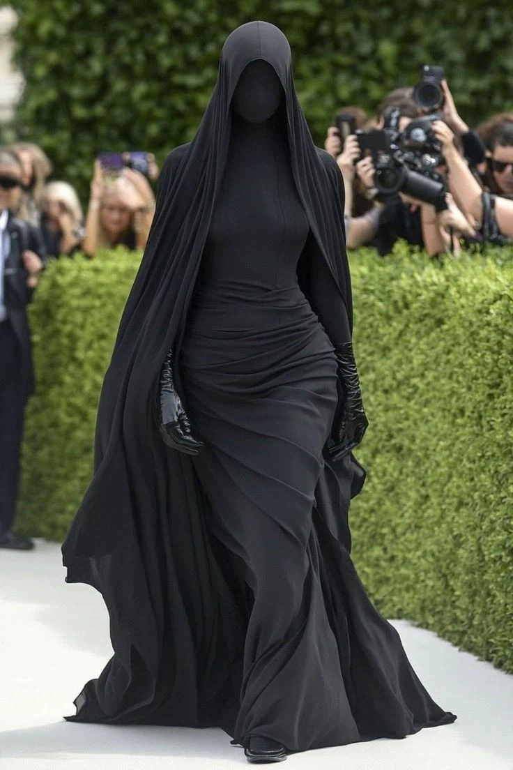 노출 하나 없이 야한 옷_1.webp