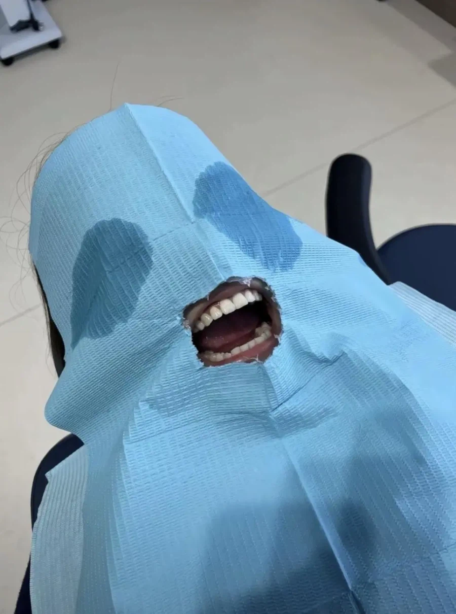 치과의사: 걱정마세요, 전혀 아프지 않을 거예요._1.webp